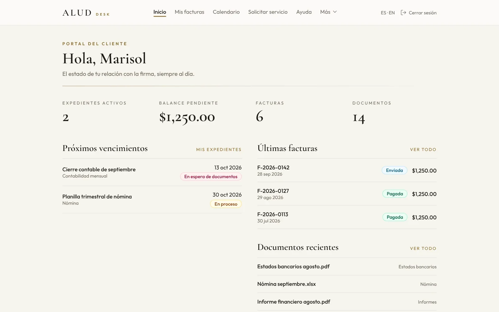 Recreación del portal del cliente en ALUD Desk: expedientes activos, balance pendiente, próximos vencimientos, facturas y documentos, con datos ficticios.